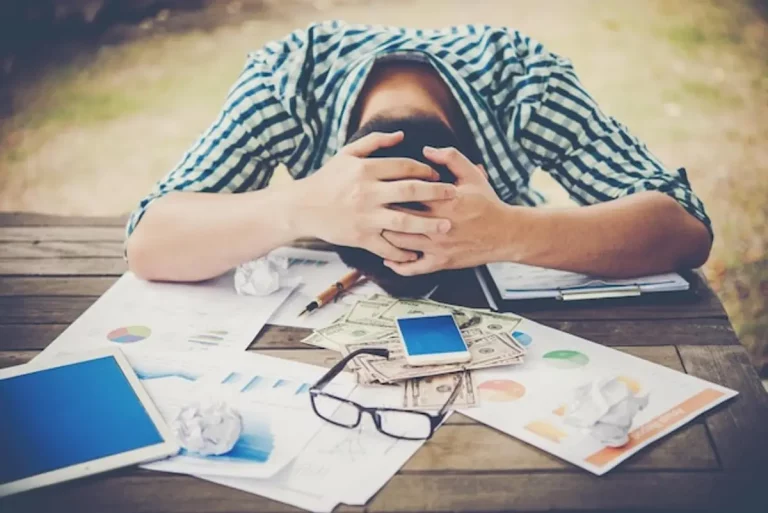 surendettement dettes remboursement stress financier